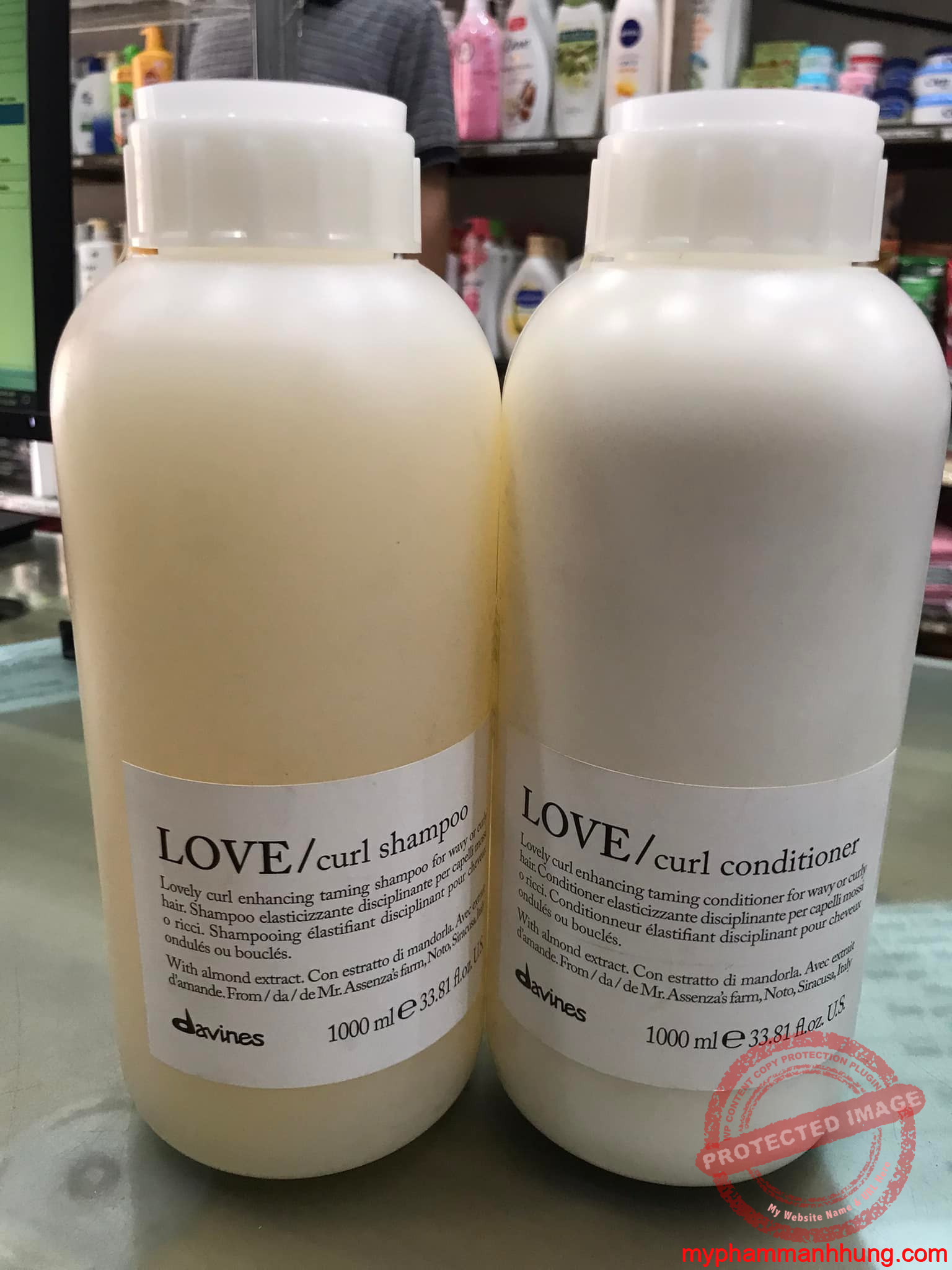 Dầu gội Davines Love Curl Sampoo kiểm soát và tăng độ đàn hồi cho tóc xoăn hoặc gợn sóng  Lý tưởng tăng độ đàn hồi dành cho tóc xoăn hoặc gợn sóng. Công thức kem mịn và đậm đặc, làm sạch nhẹ nhàng, khiến tóc trở nên mềm và nhẹ, tăng độ phồng. Mùi hương đặc trưng của gia đinh sản phẩm LOVE là mùi chanh. Công thức đậm đặc và tạo bọt mịn, làm sạch nhẹ nhàng, giúp tóc trở nên mềm và nhẹ, tăng phồng cho mái tóc.  Dầu gội này có mùi hương thơm mát từ cam chanh là mùi hương chung của các dòng sản phẩm chăm sóc tóc Love Curl.  Sản phẩm dầu gội Davines Love Curl Sampoo không chứa các thành phần từ paraben, tuyệt đối không gây kích ứng hay khô tóc và da đầu, rất an toàn cho người sử dụng sử dụng.  CÁCH SỬ DỤNG:  Làm ướt tóc Lấy một lượng dầu vừa đủ thoa đều lên da đầu và tóc sau đó massage khoảng 5 phút Xả sạch lại với nước.  - Xuất xứ: Ý - Nhà nhập khẩu và phân phối: Công ty TNHH Tập Đoàn Sáng tạo Tự nhiên - Cam kết hàng chính hãng 100%  #davines #goixa #goixaphuchoi #goixacaocap #italia #250ml #davineslovecurl #lovecurl #tócxoăn Dầu gội Davines Love Curl Sampoo kiểm soát và tăng độ đàn hồi cho tóc xoăn hoặc gợn sóng Lý tưởng tăng độ đàn hồi dành cho tóc xoăn hoặc gợn sóng. Công thức kem mịn và đậm đặc, làm sạch nhẹ nhàng, khiến tóc trở nên mềm và nhẹ, tăng độ phồng. Mùi hương đặc trưng của gia đinh sản phẩm LOVE là mùi chanh. Công thức đậm đặc và tạo bọt mịn, làm sạch nhẹ nhàng, giúp tóc trở nên mềm và nhẹ, tăng phồng cho mái tóc. Dầu gội này có mùi hương thơm mát từ cam chanh là mùi hương chung của các dòng sản phẩm chăm sóc tóc Love Curl. Sản phẩm dầu gội Davines Love Curl Sampoo không chứa các thành phần từ paraben, tuyệt đối không gây kích ứng hay khô tóc và da đầu, rất an toàn cho người sử dụng sử dụng. CÁCH SỬ DỤNG: Làm ướt tóc Lấy một lượng dầu vừa đủ thoa đều lên da đầu và tóc sau đó massage khoảng 5 phút Xả sạch lại với nước. - Xuất xứ: Ý - Nhà nhập khẩu và phân phối: Công ty TNHH Tập Đoàn Sáng tạo Tự nhiên - Cam kết hàng chính hãng 100% #davines #goixa #goixaphuchoi #goixacaocap #italia #250ml #davineslovecurl #lovecurl #tócxoăn